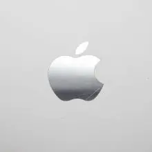 Zarysowane logo Apple