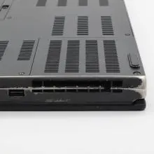 Uszkodzona kratka wentylacyjna laptopa